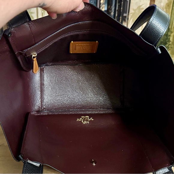Coach Black Leather Hadley Reversible Turnlock Tote Bag - Picture 9 of 16